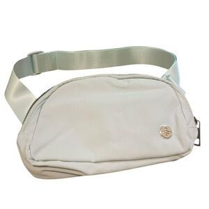 HALARA Crossbody Bag in Light Blue